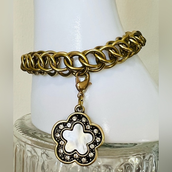 Heidi Daus 🆕 mother of Pearl charm bracelet with double toggles - Picture 1 of 7